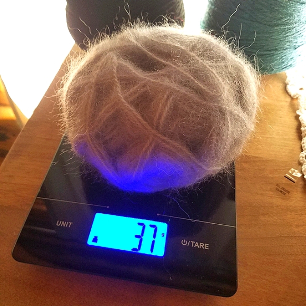 Vintage 100%  Mohair Yarn 2 Balls - Super Soft! Gray Blue Light Gray 32-27g Each - Picture 3 of 6